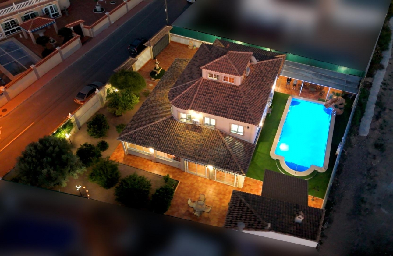 Resale - Villa - Torrevieja - El Chaparral