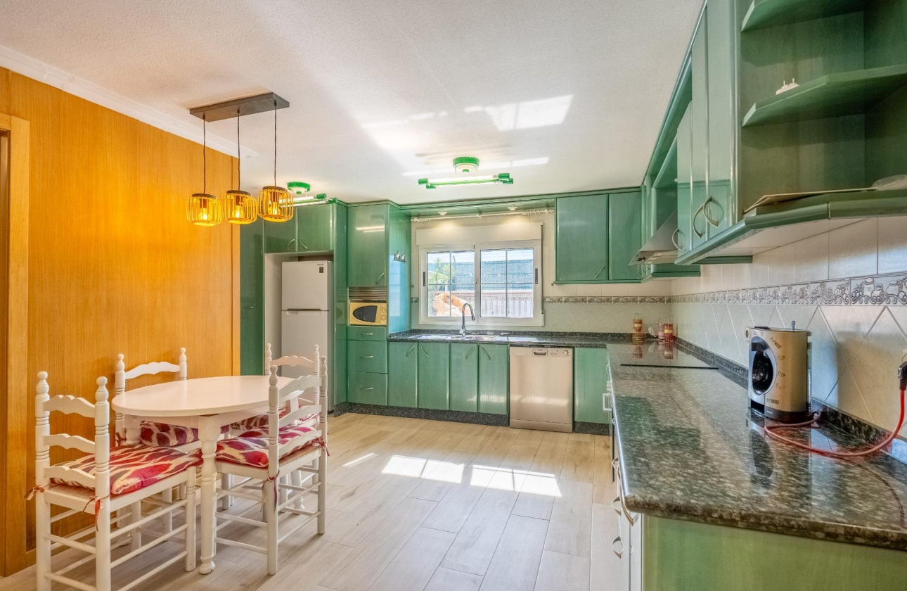 Resale - Villa - Torrevieja - El Chaparral