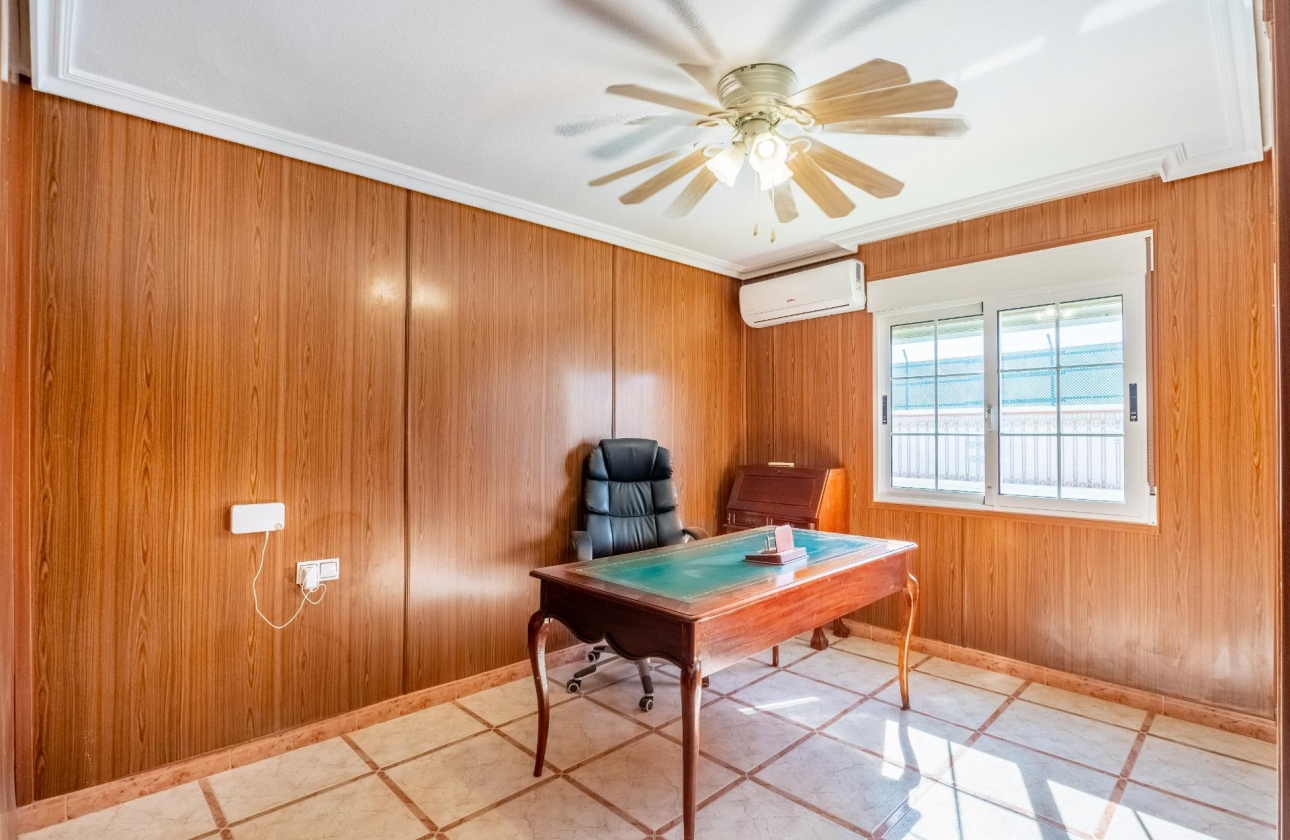 Resale - Villa - Torrevieja - El Chaparral