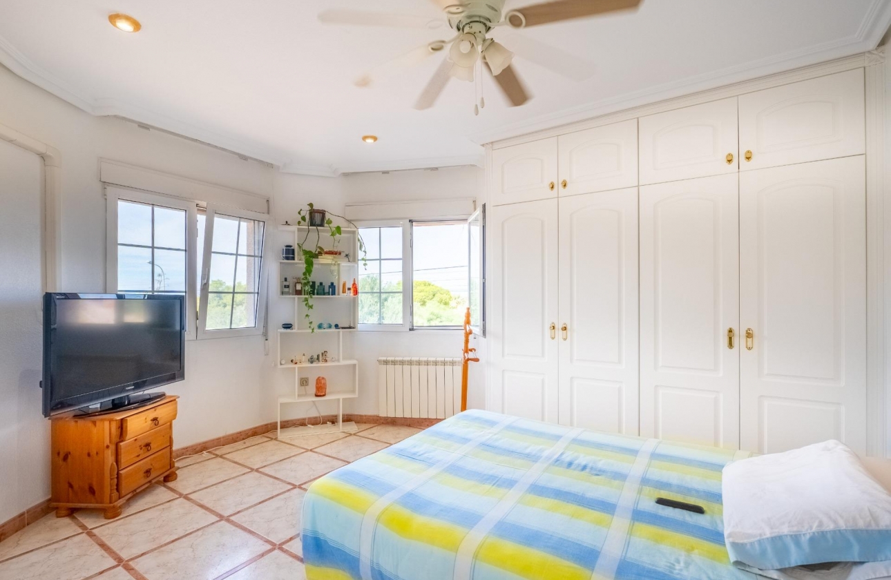 Resale - Villa - Torrevieja - El Chaparral