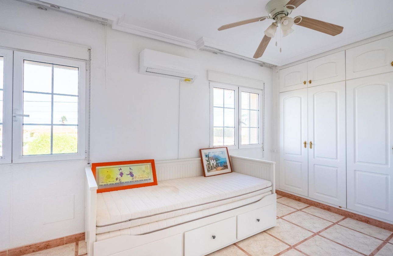 Resale - Villa - Torrevieja - El Chaparral