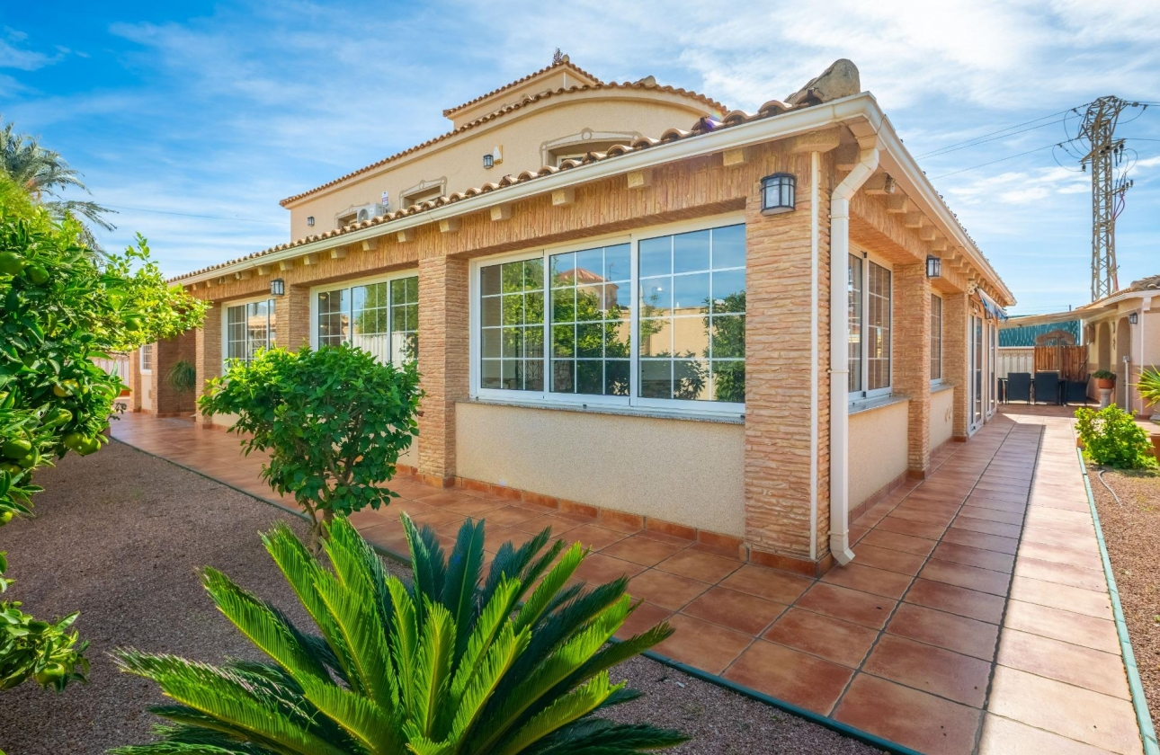 Resale - Villa - Torrevieja - El Chaparral