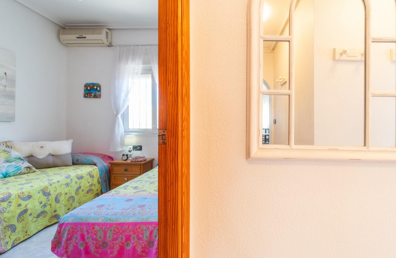 Rynek wtórny - Villa - Orihuela Costa - La Zenia