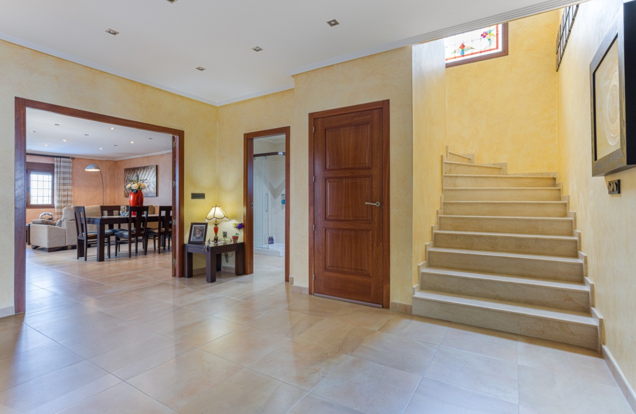 Rynek wtórny - Villa - Los Montesinos - La Herrada