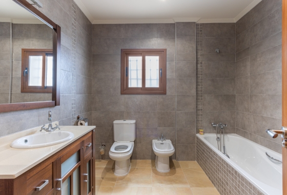 Rynek wtórny - Villa - Los Montesinos - La Herrada