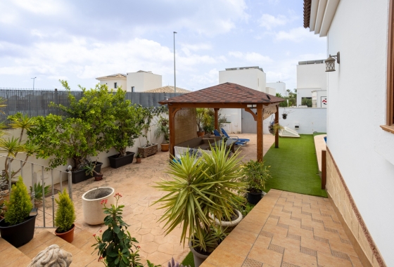 Rynek wtórny - Villa - Los Montesinos - La Herrada