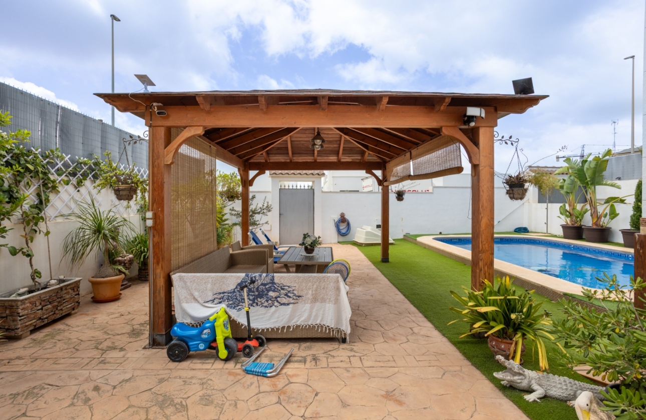 Rynek wtórny - Villa - Los Montesinos - La Herrada