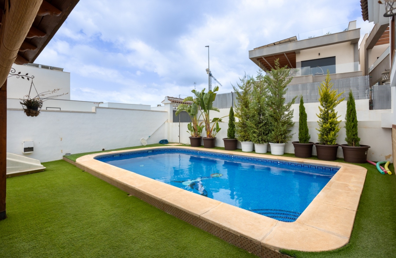 Rynek wtórny - Villa - Los Montesinos - La Herrada