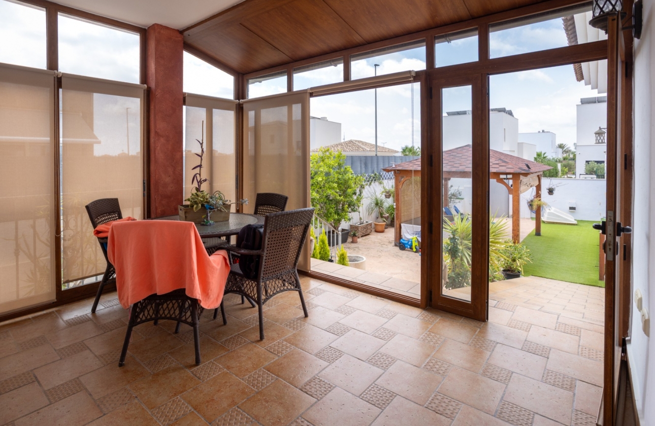 Rynek wtórny - Villa - Los Montesinos - La Herrada