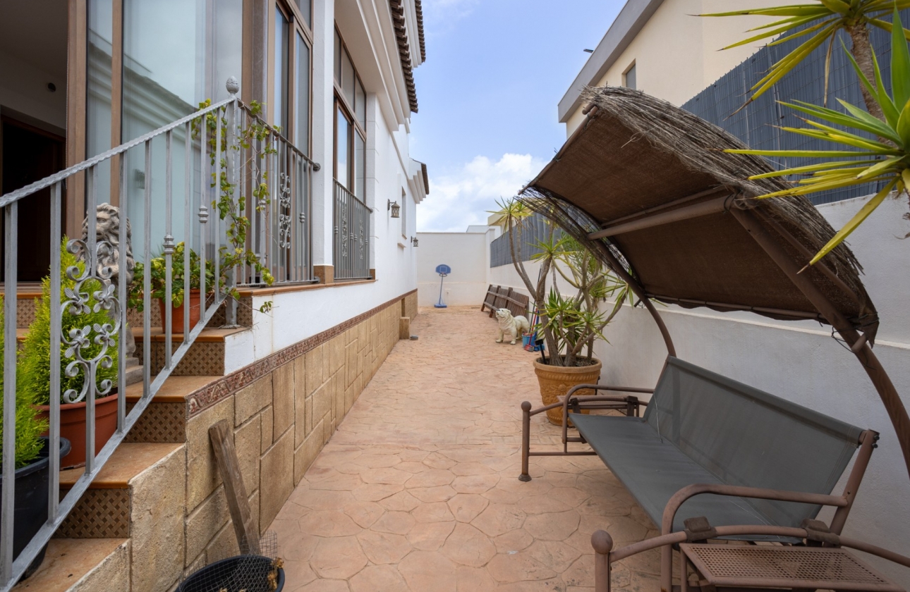 Rynek wtórny - Villa - Los Montesinos - La Herrada