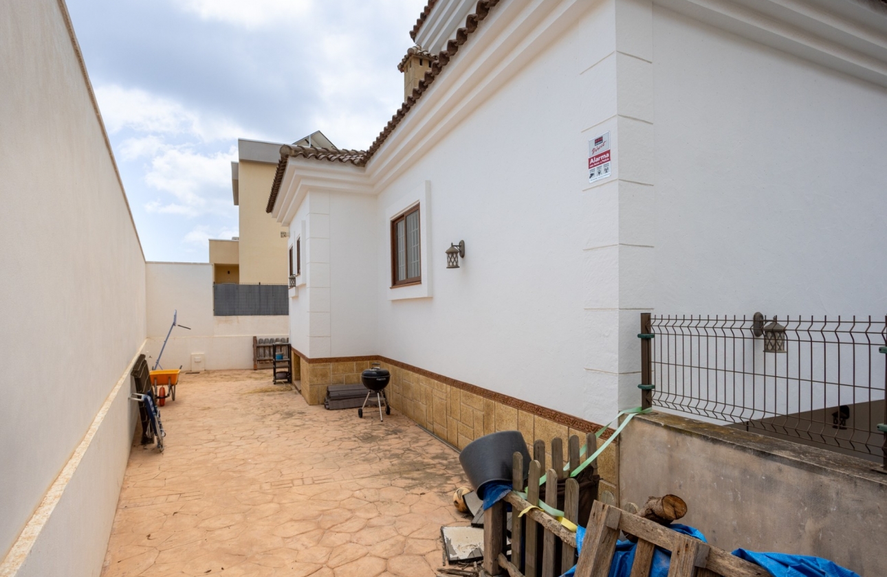 Rynek wtórny - Villa - Los Montesinos - La Herrada