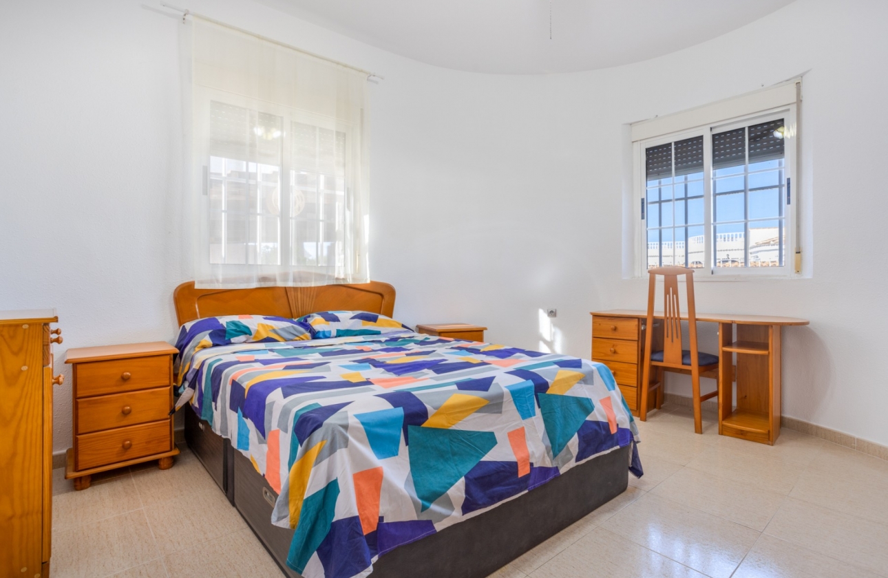 Rynek wtórny - Villa - Torrevieja - Urbanización San Luis