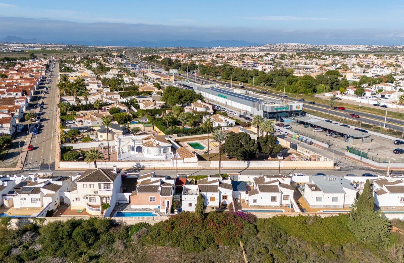 Rynek wtórny - Villa - Torrevieja - Urbanización San Luis