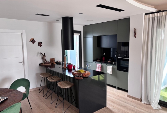 Rynek wtórny - Szeregowiec - Los Montesinos - La Herada