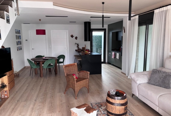 Rynek wtórny - Szeregowiec - Los Montesinos - La Herada