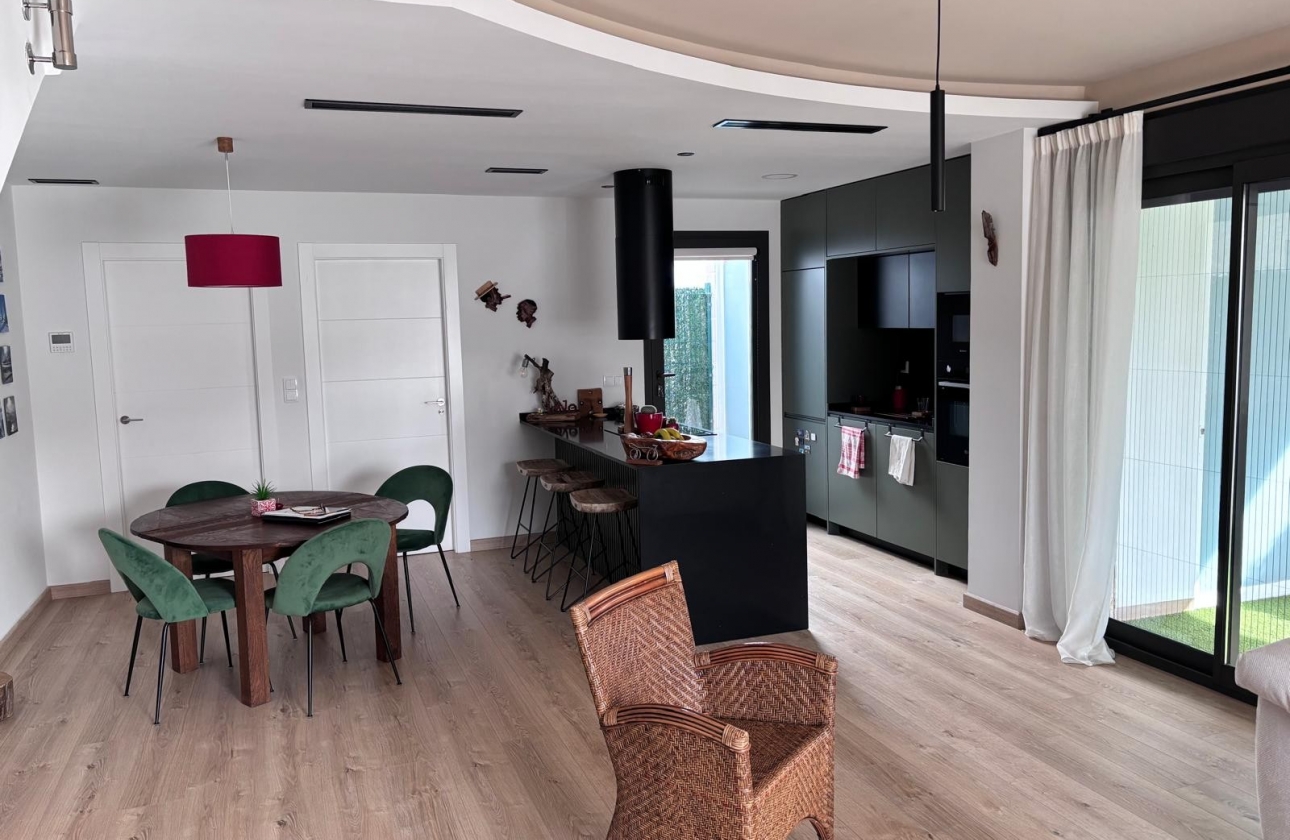 Rynek wtórny - Szeregowiec - Los Montesinos - La Herada