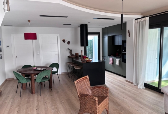 Rynek wtórny - Szeregowiec - Los Montesinos - La Herada