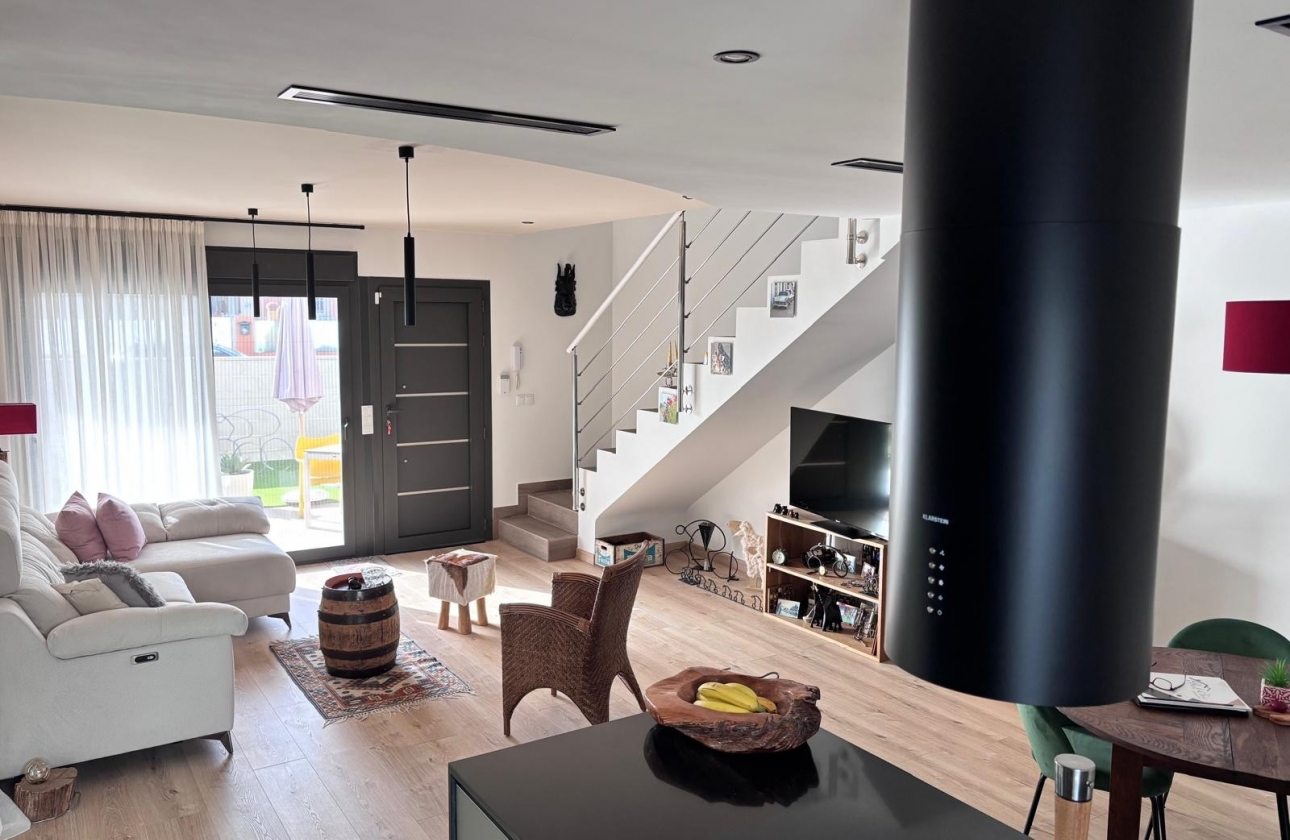 Rynek wtórny - Szeregowiec - Los Montesinos - La Herada