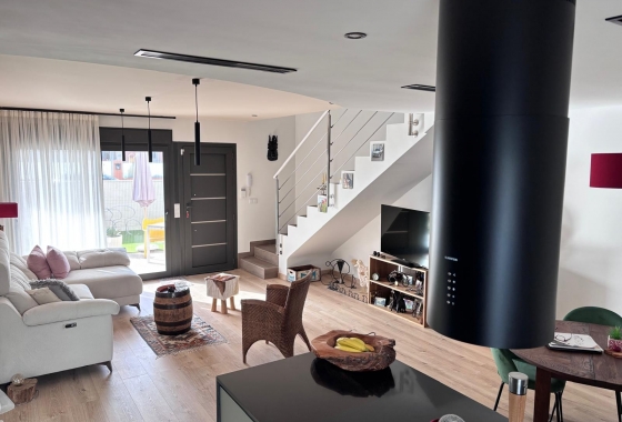 Rynek wtórny - Szeregowiec - Los Montesinos - La Herada