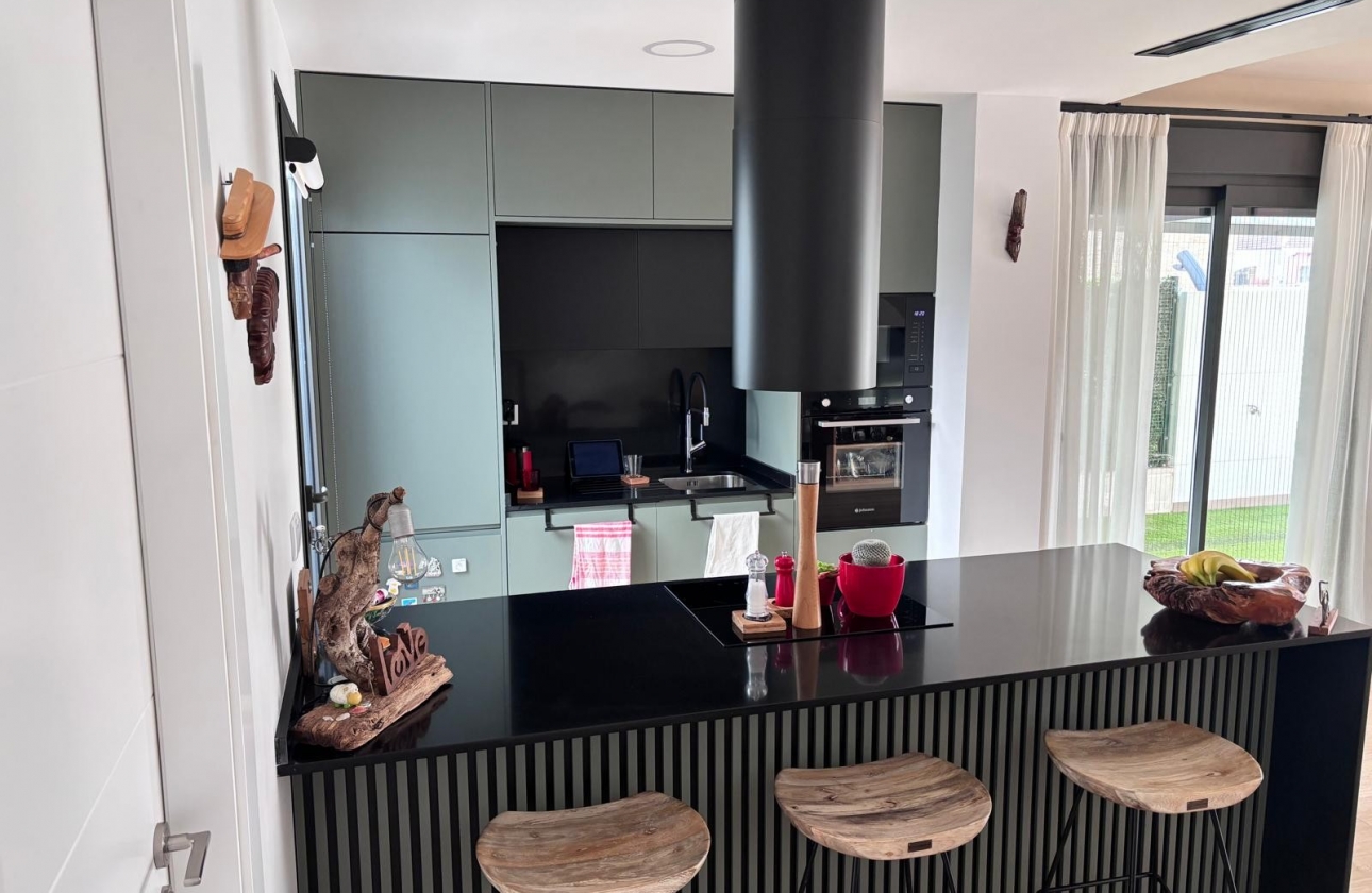 Rynek wtórny - Szeregowiec - Los Montesinos - La Herada