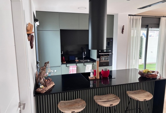 Rynek wtórny - Szeregowiec - Los Montesinos - La Herada