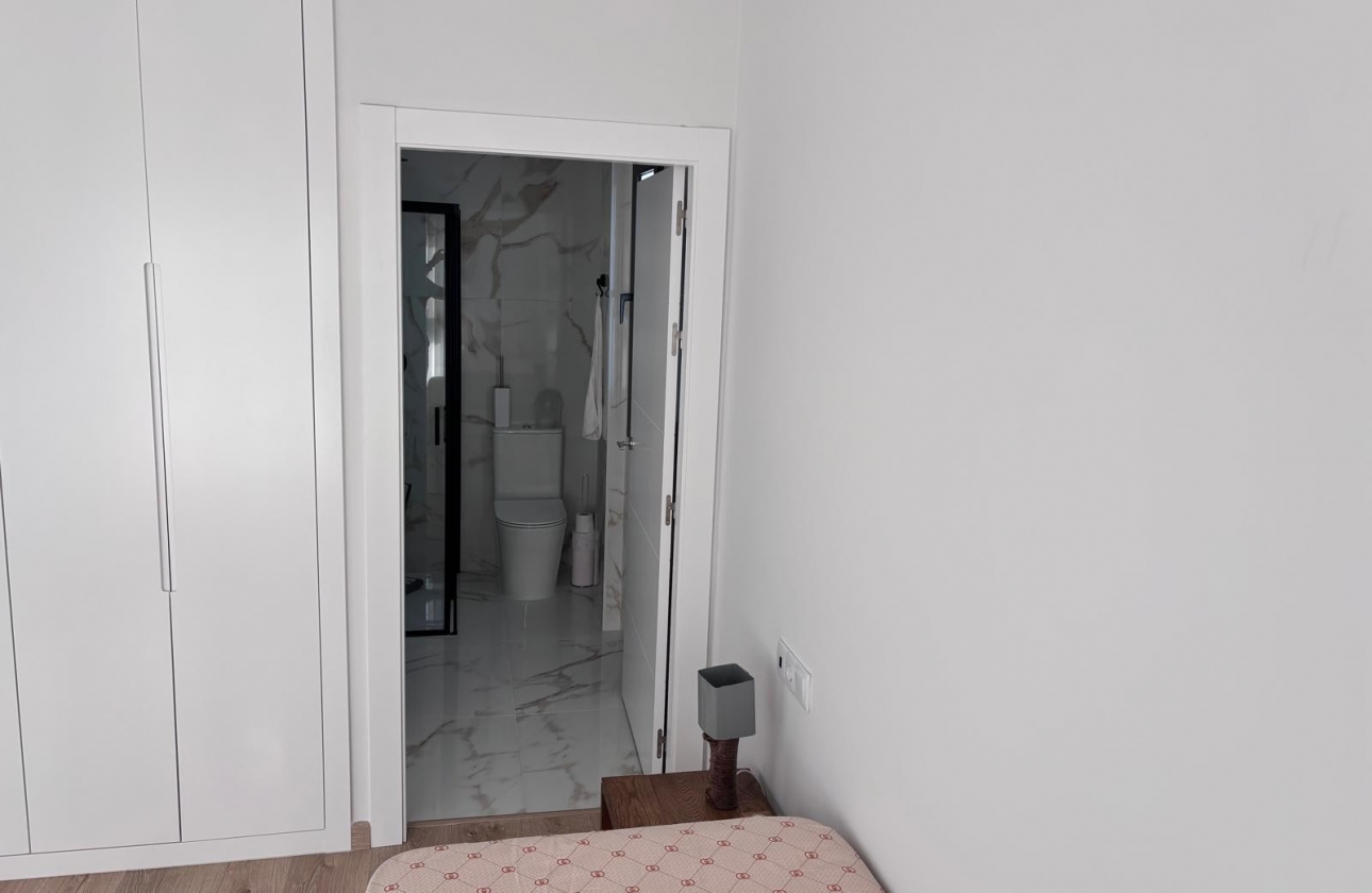 Rynek wtórny - Szeregowiec - Los Montesinos - La Herada