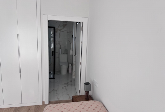 Rynek wtórny - Szeregowiec - Los Montesinos - La Herada