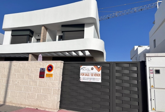 Rynek wtórny - Szeregowiec - Los Montesinos - La Herada