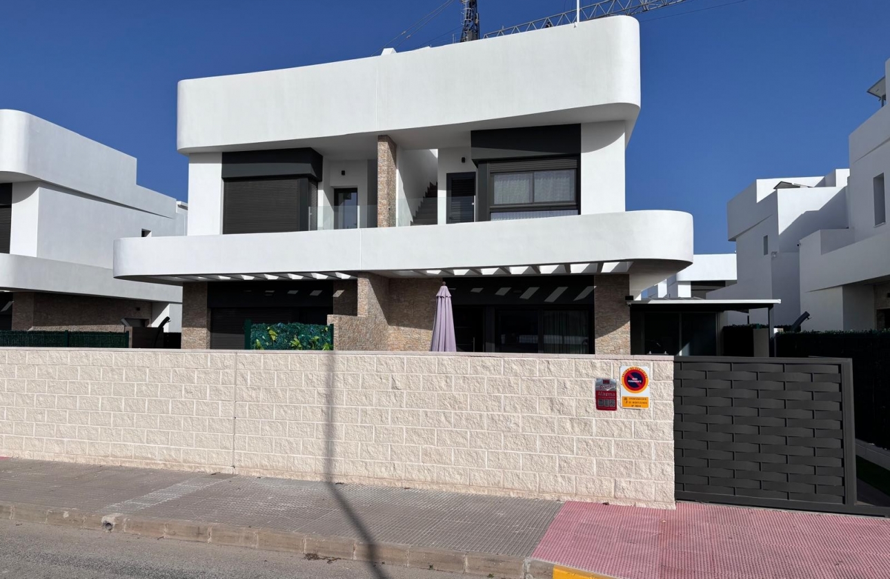 Rynek wtórny - Szeregowiec - Los Montesinos - La Herada