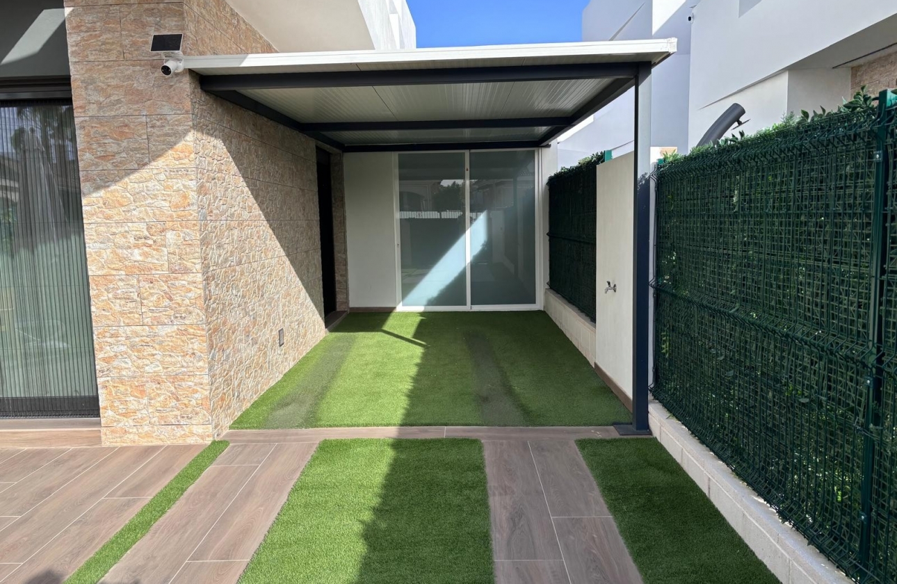 Rynek wtórny - Szeregowiec - Los Montesinos - La Herada