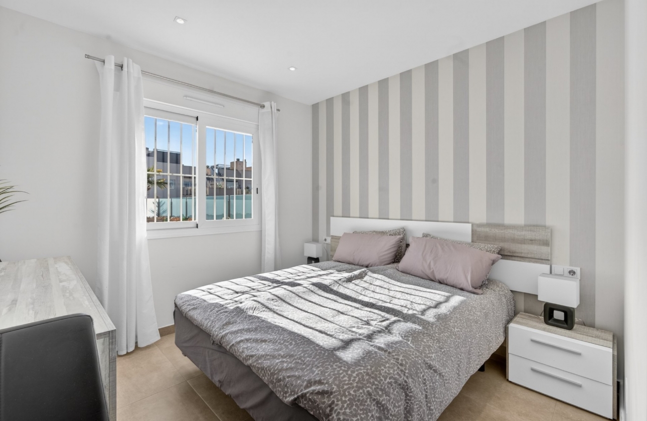 Rynek wtórny - Apartament - Torrevieja - Aguas Nuevas