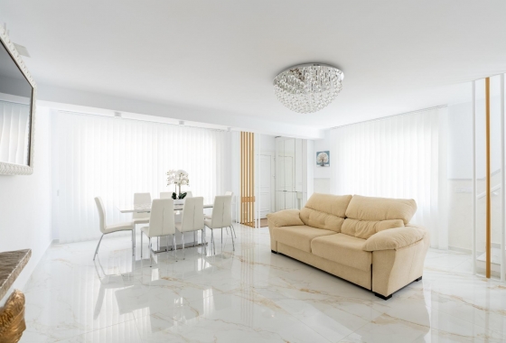 Rynek wtórny - Szeregowiec - Torrevieja - Punta Prima