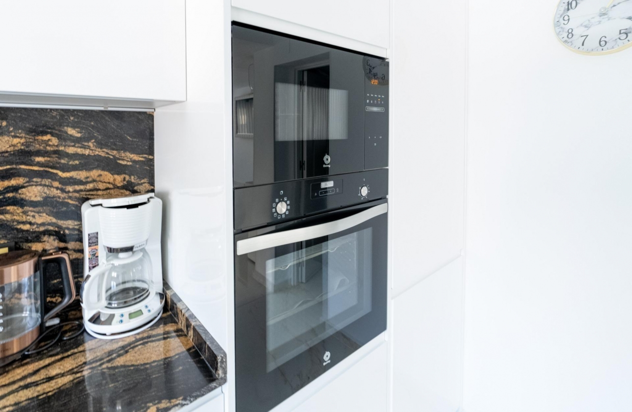 Rynek wtórny - Szeregowiec - Torrevieja - Punta Prima