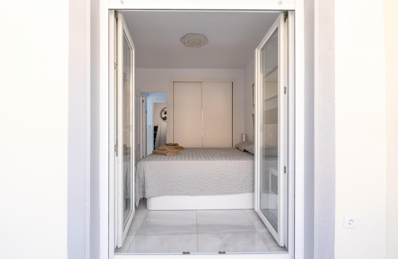 Rynek wtórny - Szeregowiec - Torrevieja - Punta Prima