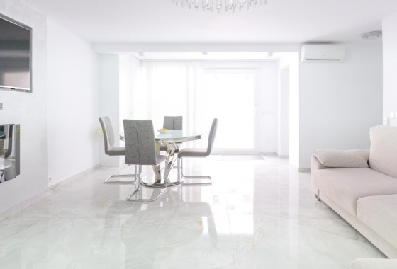 Rynek wtórny - Szeregowiec - Torrevieja - Punta Prima