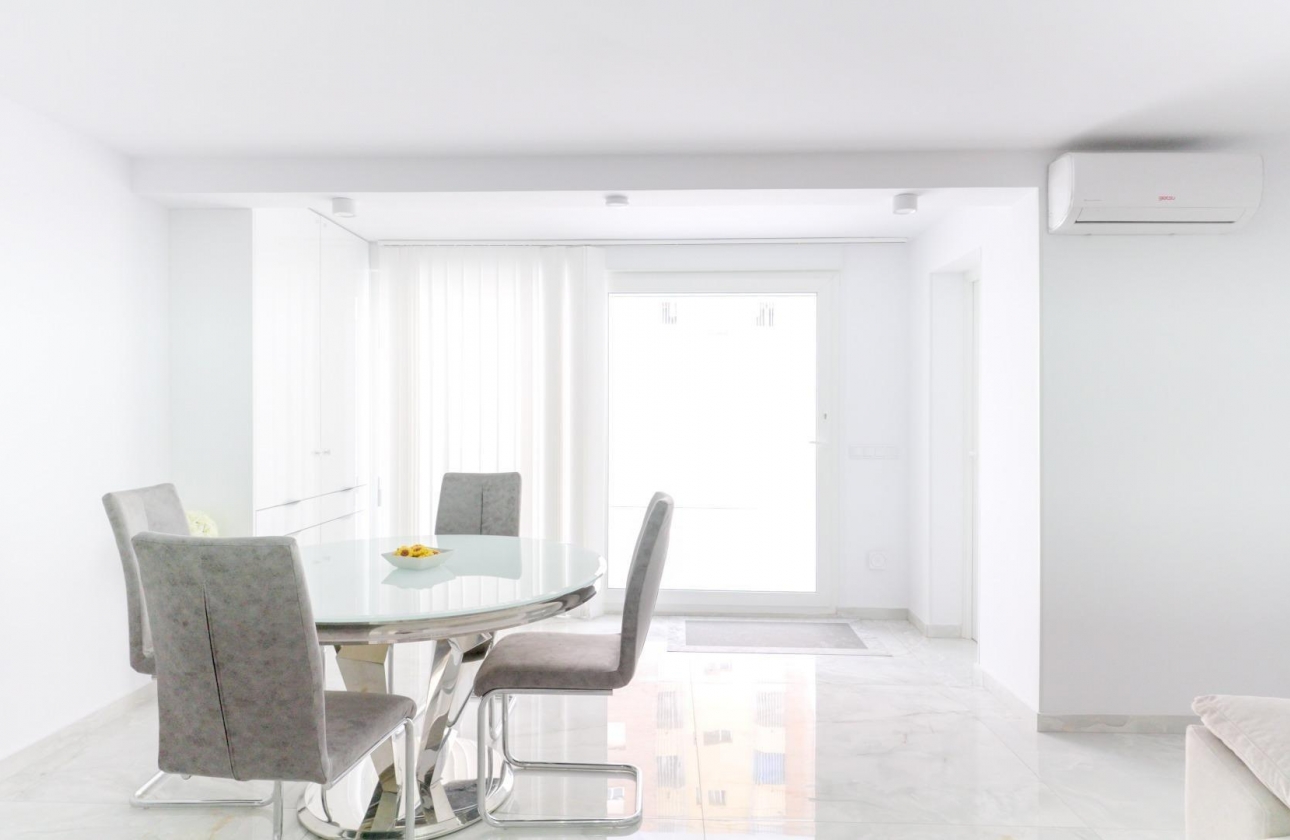 Rynek wtórny - Szeregowiec - Torrevieja - Punta Prima