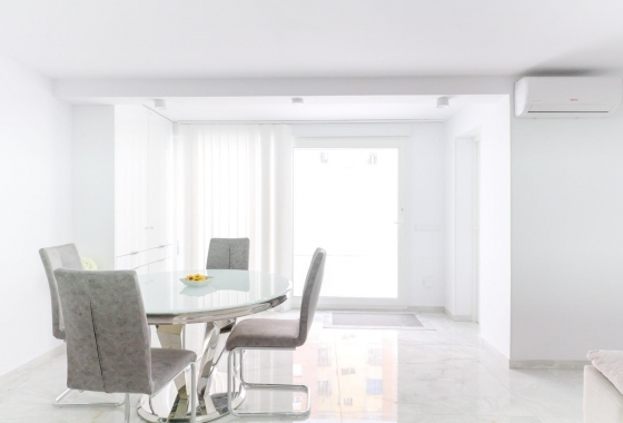 Rynek wtórny - Szeregowiec - Torrevieja - Punta Prima