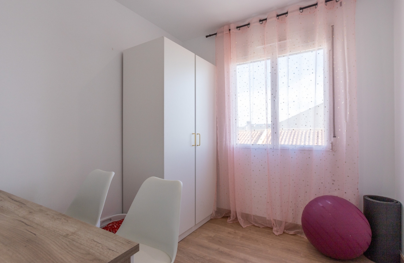 Rynek wtórny - Szeregowiec - Torrevieja - Los Balcones