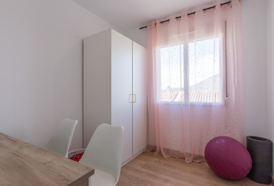 Rynek wtórny - Szeregowiec - Torrevieja - Los Balcones