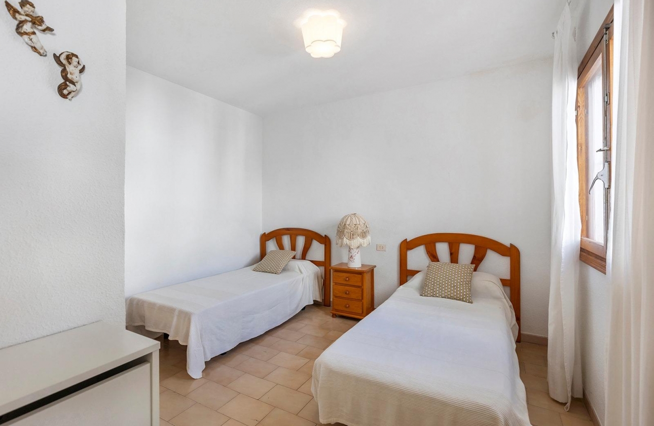 Rynek wtórny - Szeregowiec - Torrevieja - Calas blanca