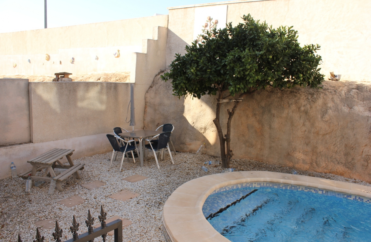 Resale - Villa - Orihuela Costa