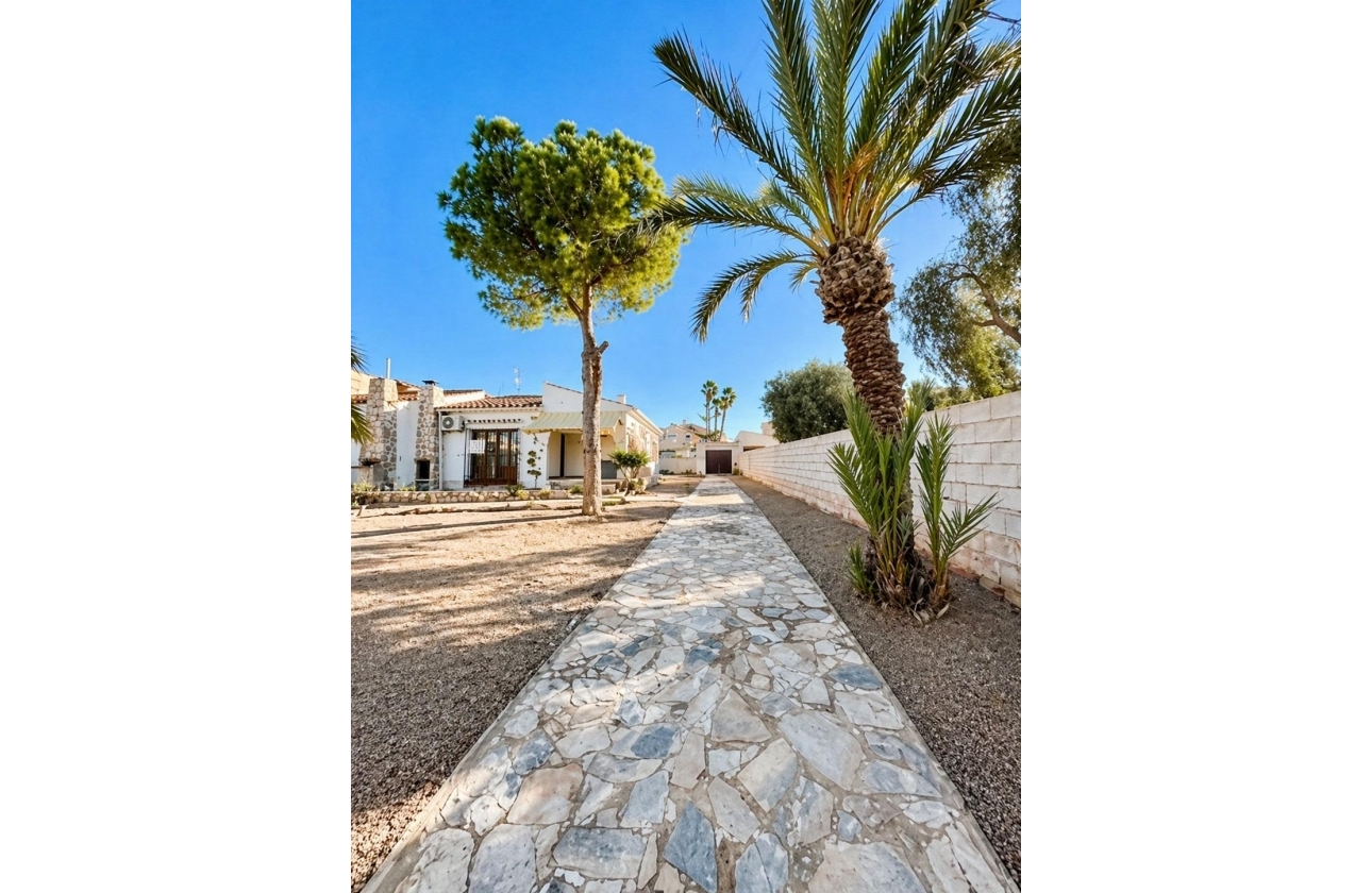 Rynek wtórny - Villa - Torrevieja - Aguas Nuevas