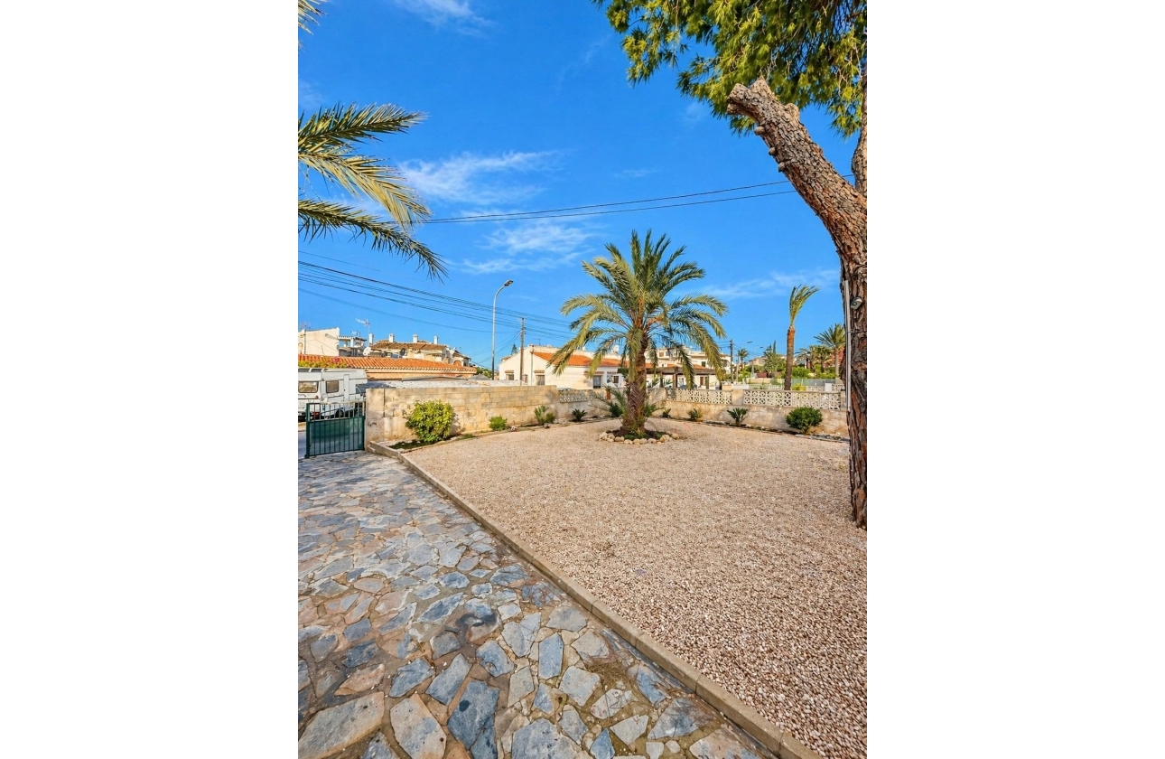 Rynek wtórny - Villa - Torrevieja - Aguas Nuevas
