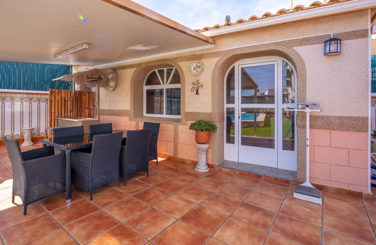 Resale - Villa - Torrevieja - El Chaparral