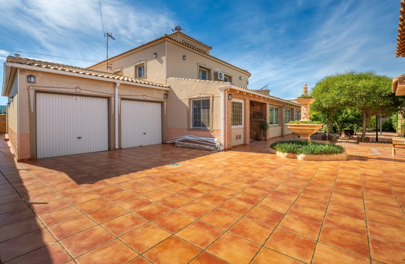 Resale - Villa - Torrevieja - El Chaparral