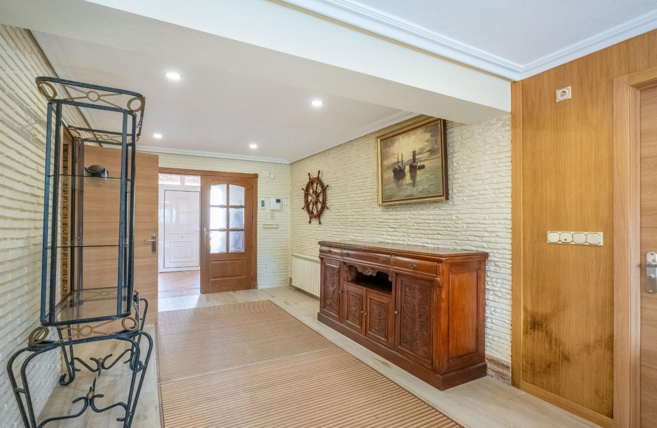 Resale - Villa - Torrevieja - El Chaparral