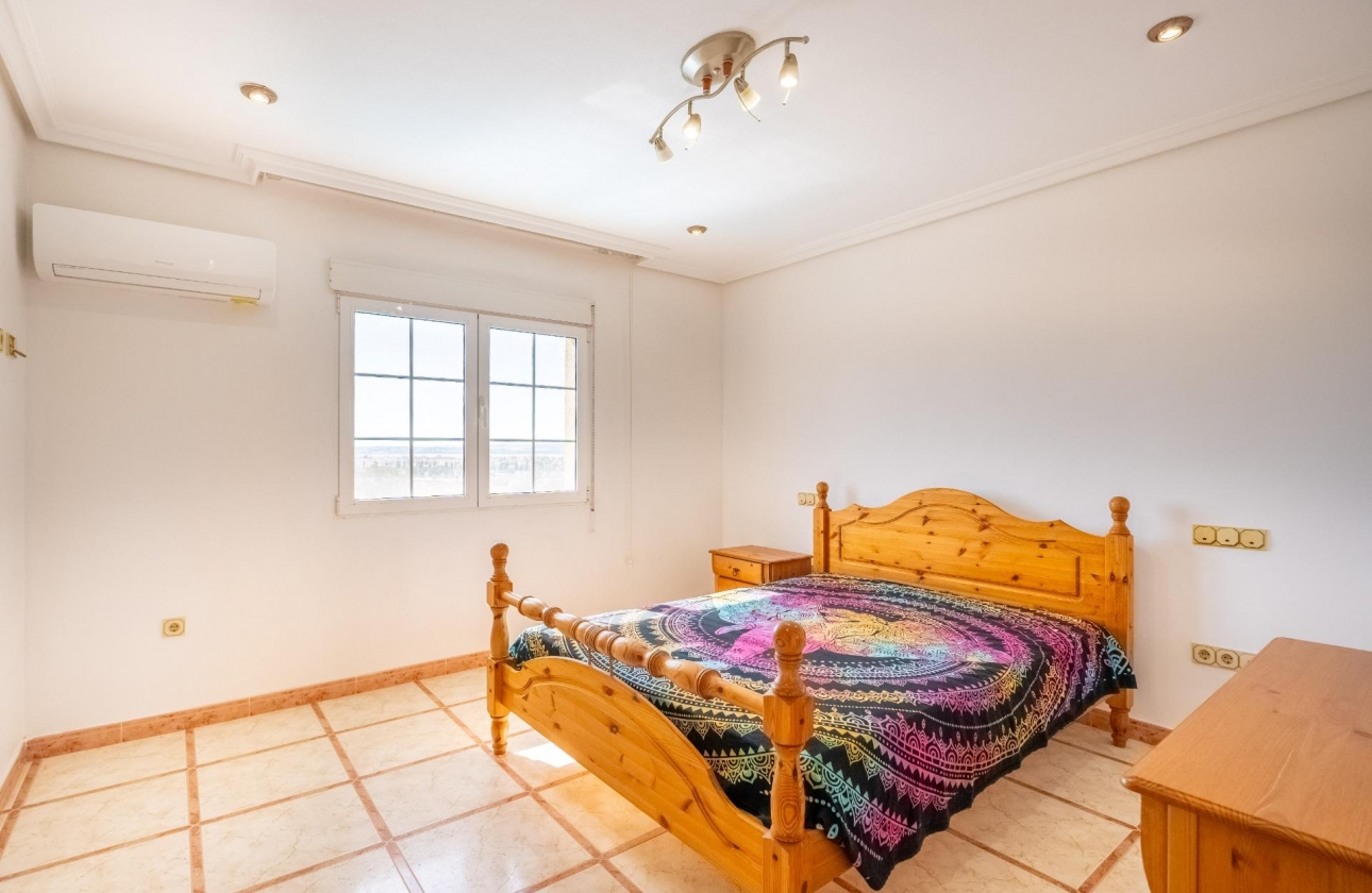 Resale - Villa - Torrevieja - El Chaparral