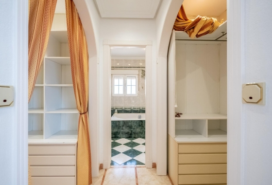 Resale - Villa - Torrevieja - El Chaparral