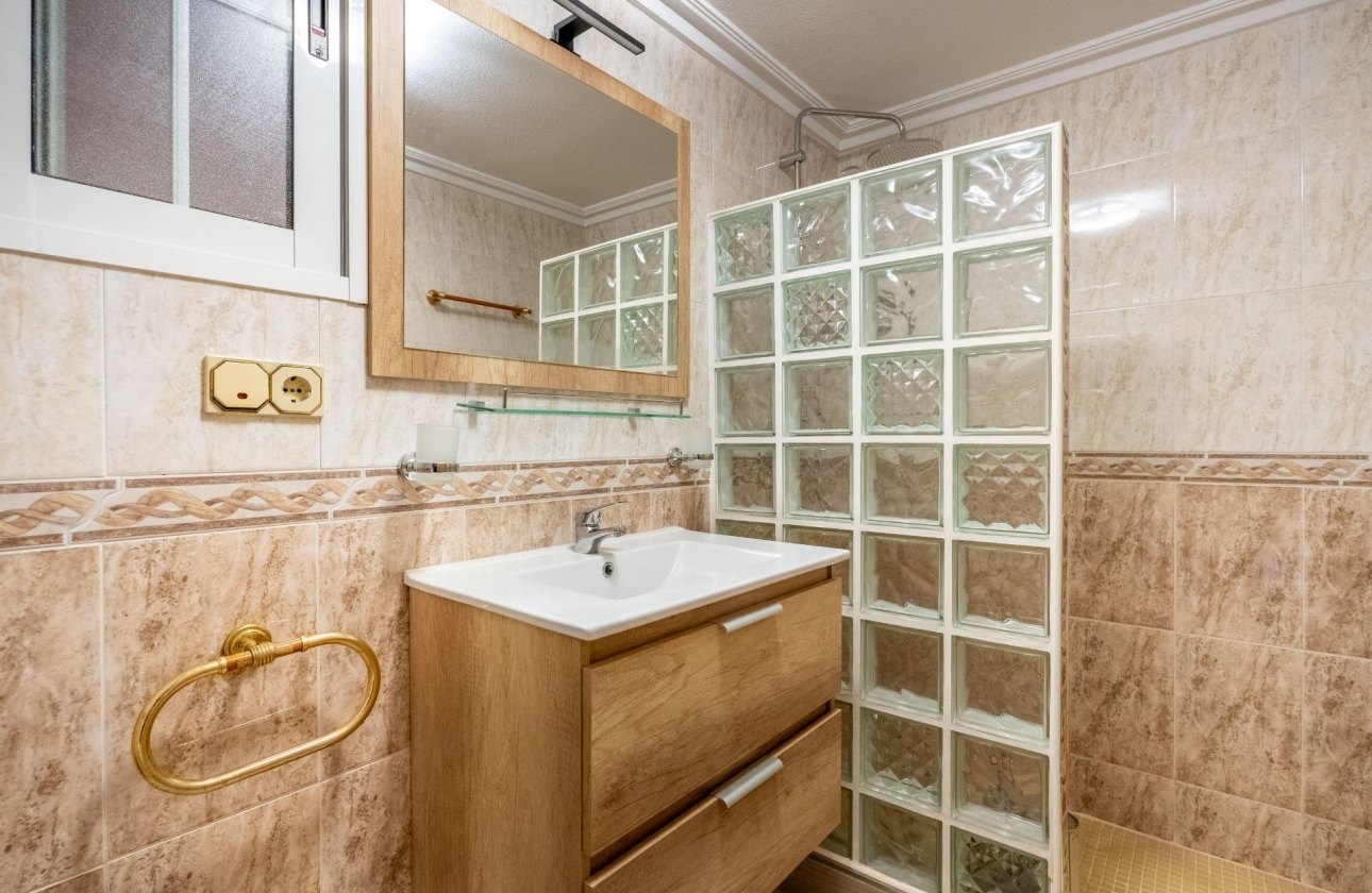 Resale - Villa - Torrevieja - El Chaparral