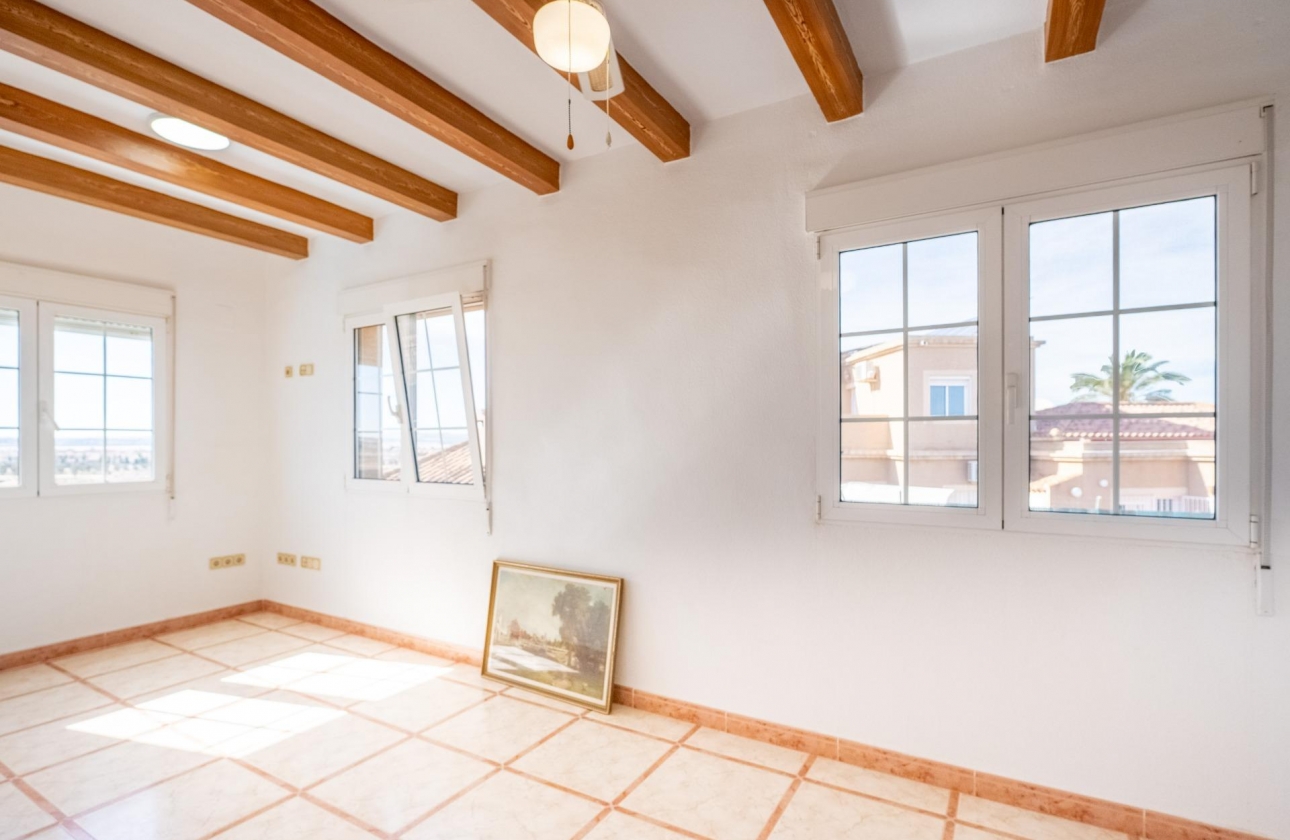 Resale - Villa - Torrevieja - El Chaparral
